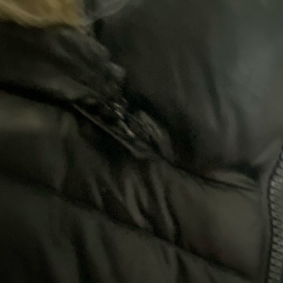 Gap Womens Black Faux Fur Lined Hooded Zip Up Puffer Vest. Sz- XS - Picture 5 of 13